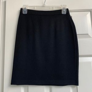 St John Basics Knit skirt size 2